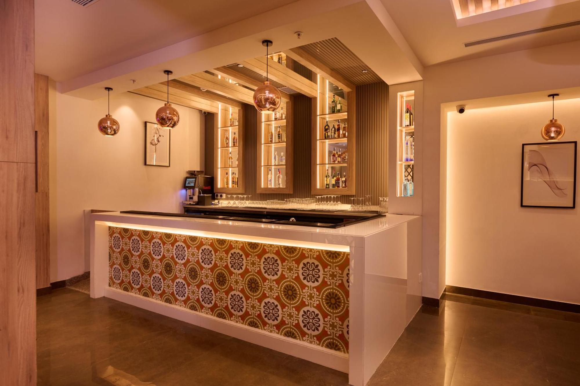 Delite Sarovar Portico Faridabad Exterior foto