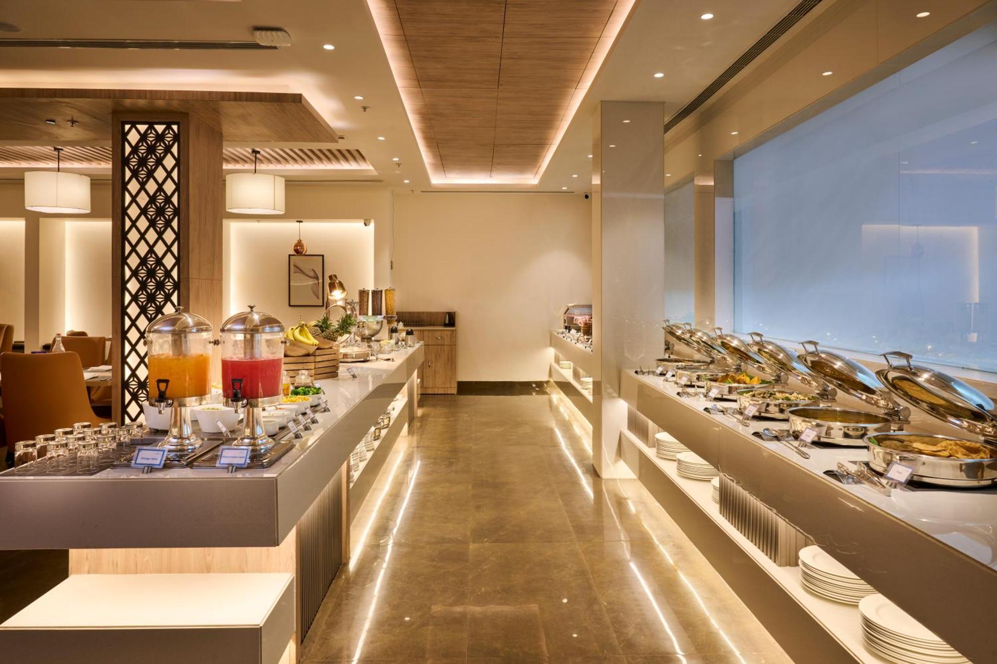 Delite Sarovar Portico Faridabad Exterior foto