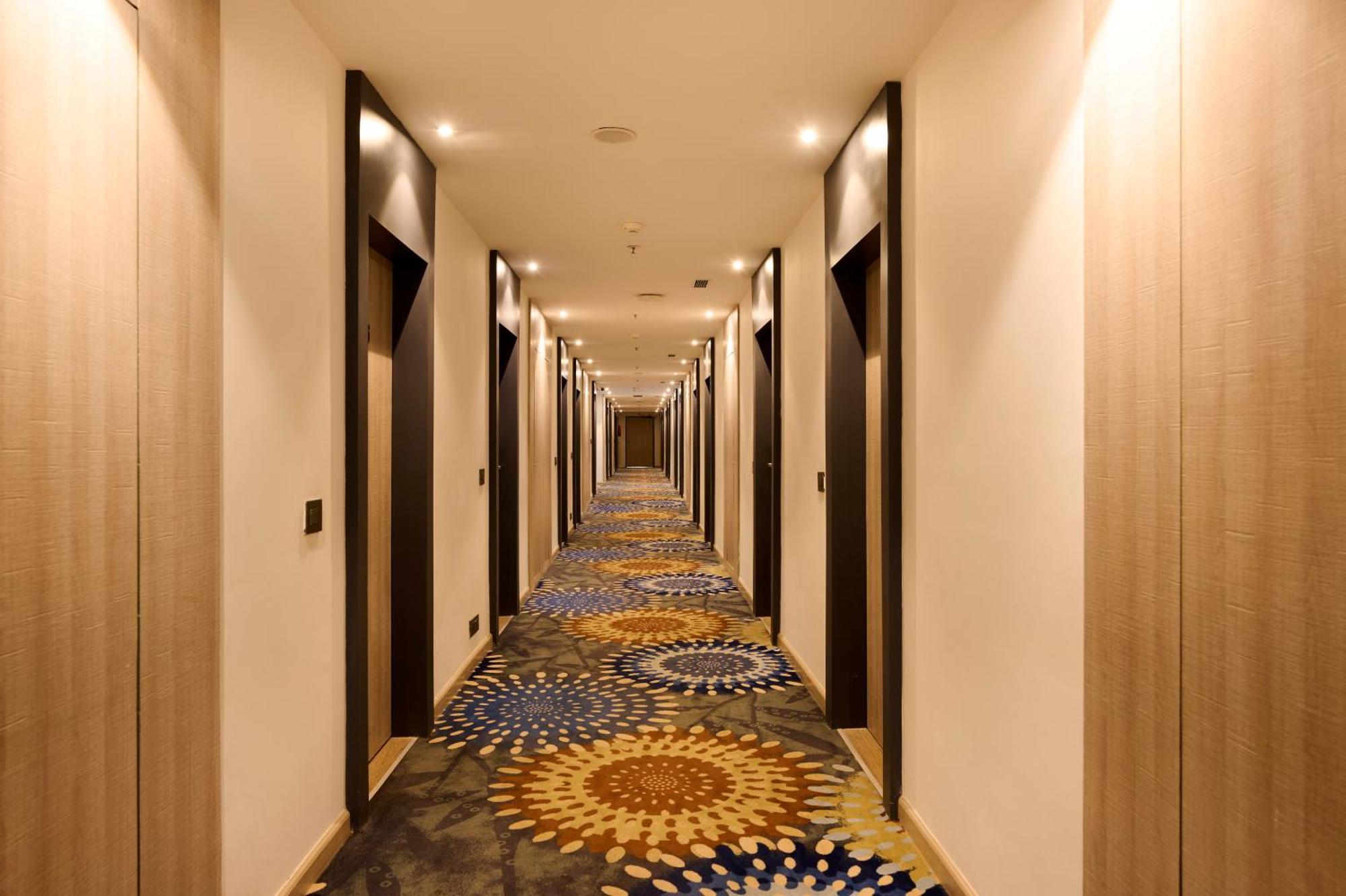 Delite Sarovar Portico Faridabad Exterior foto