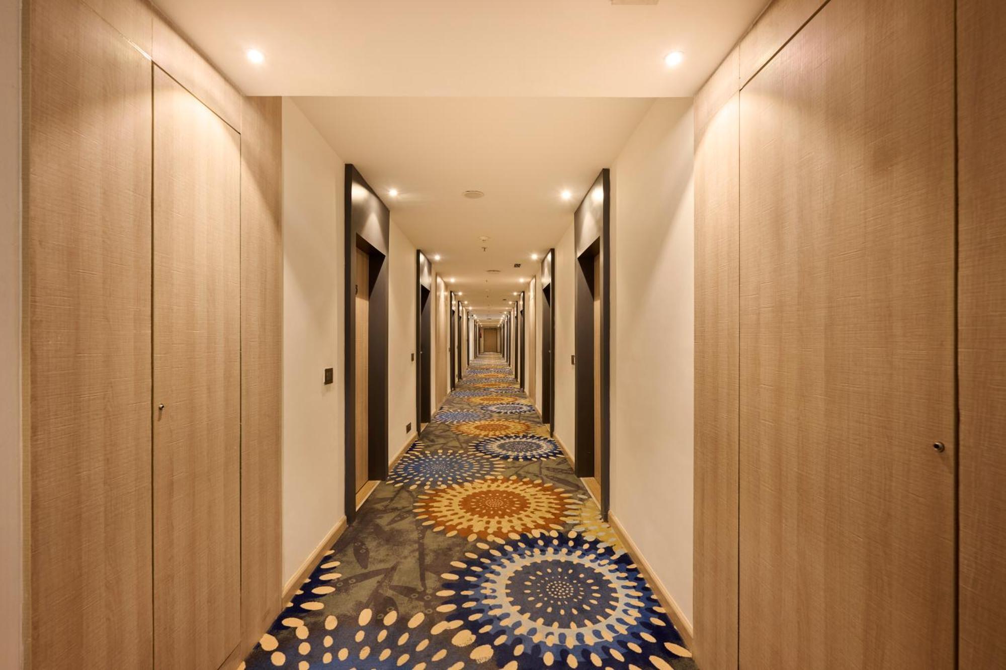 Delite Sarovar Portico Faridabad Exterior foto