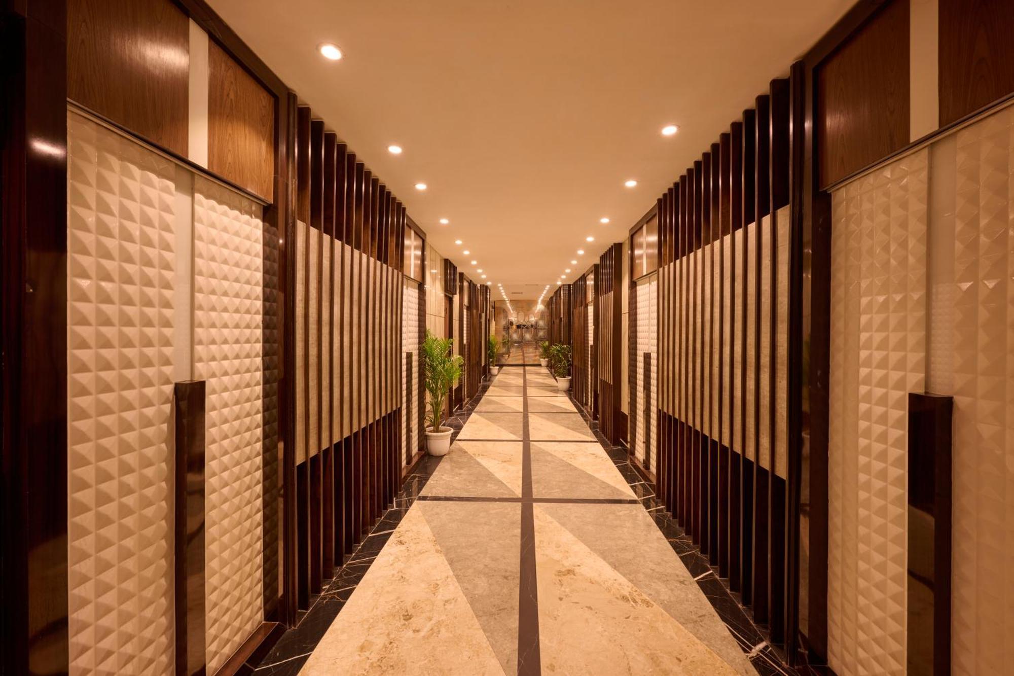 Delite Sarovar Portico Faridabad Exterior foto