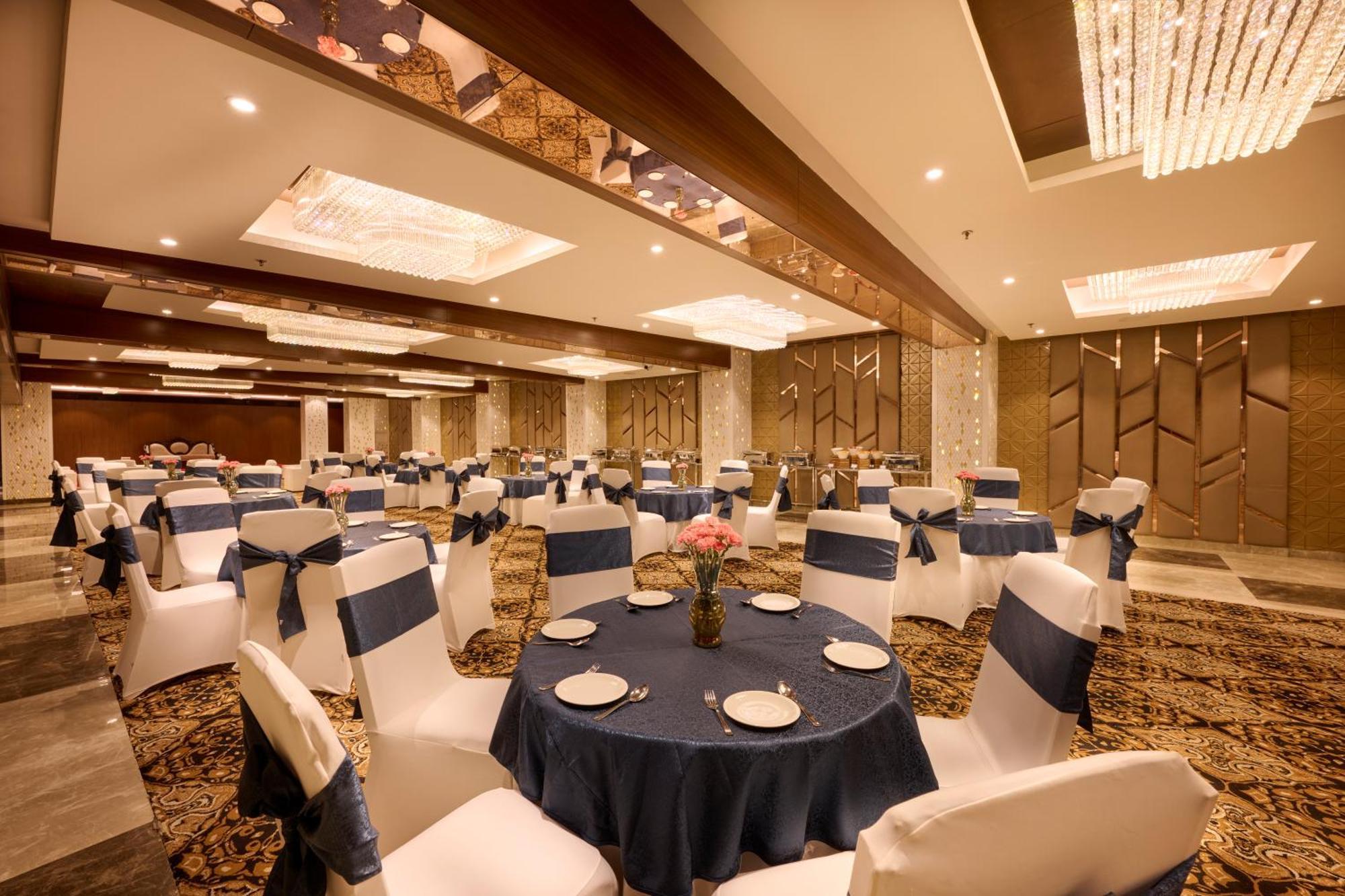 Delite Sarovar Portico Faridabad Exterior foto