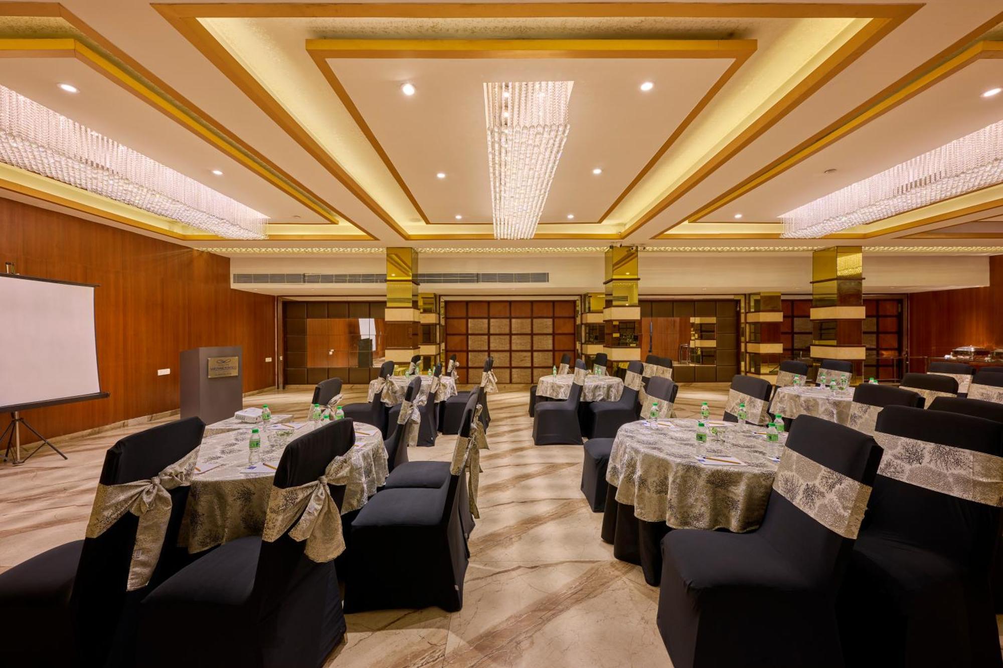 Delite Sarovar Portico Faridabad Exterior foto
