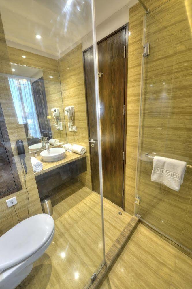 Delite Sarovar Portico Faridabad Exterior foto
