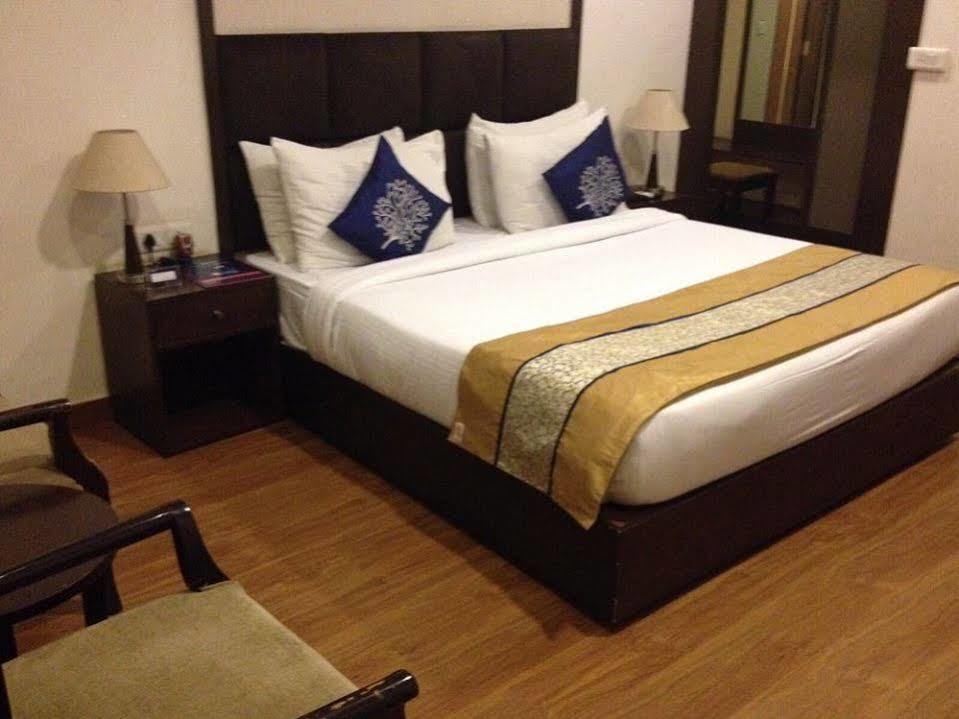 Delite Sarovar Portico Faridabad Exterior foto